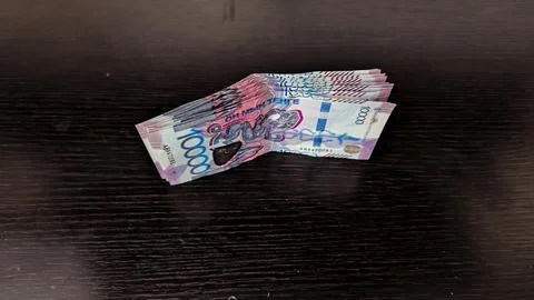 Stack of Ten Thousand Tenge Banknotes on Dark Background Stockfoto's