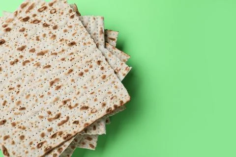 Stack of traditional matzos on green background, top view. Space for text 스톡 사진