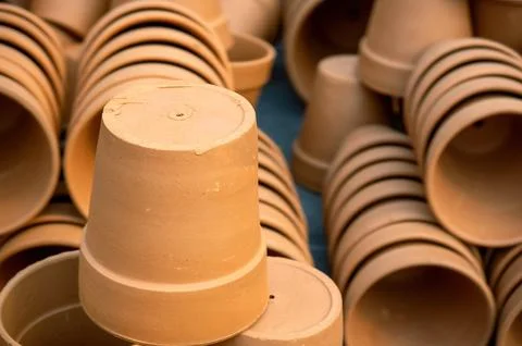 Stack of unpainted clay pots Foto stock