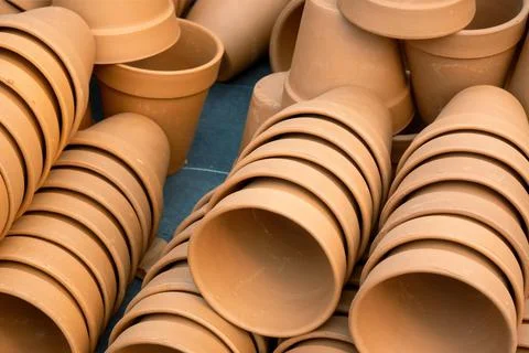 Stack of unpainted clay pots Foto stock