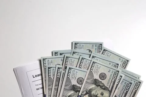 Stack Of US 100 Dollar Bills On Loan Agreement Financial Paperwork Lending Stockfoto's