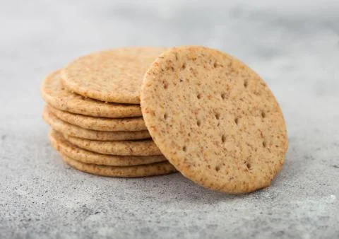 Stack of various organic crispy wheat crackers with sesame and salt Foto stock