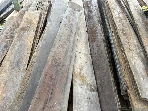 Stack of weathered reclaimed rough timber planks with reclaimed, weathered Stock-Fotos