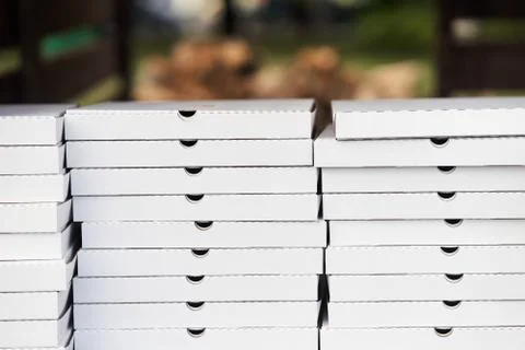 Stack of white cardboard pizza packages. Pizza packages close-up 스톡 사진