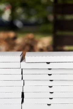 Stack of white cardboard pizza packages. Pizza packages close-up 스톡 사진