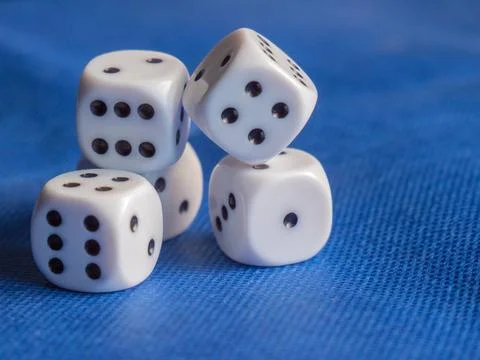  Stack of White Dice on Blue Background Stack of White Dice on Blue Backgr... Foto stock