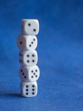  Stack of White Dice on Blue Background Stack of White Dice on Blue Backgr... Foto stock