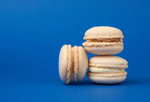 Stack of white round baked almond flour cakes macarons on a dark blue backgro Stock-Fotos