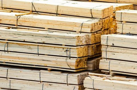 Stack of wooden plank palettes. Foto stock