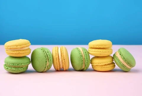 Stack of yellow and green round almond flour cakes macarons with cream on ... Stock-Fotos