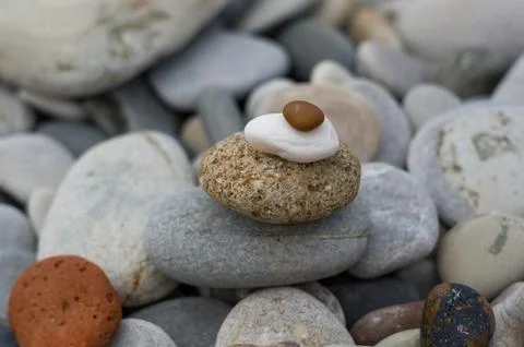 Stack of zen stones on pebble beach Foto stock