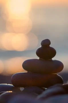 Stack of zen stones on pebble beach Foto stock