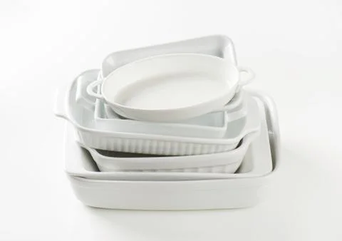 Stacked baking dishes of various sizes and shapes Foto stock