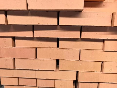 Stacked bricks ready for construction at a building site in daylight Stockfoto's