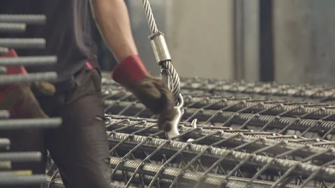 Stacked circular column reinforcement in preparation of heavy lifting in metalwo Vídeo Stock 121192247