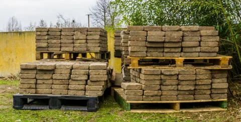 Stacked pallets with construction materials, paving stones on a pallet, stora Stock Photos