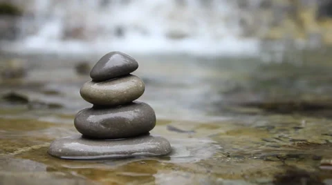 Stacked pebbles and flowing river 動画素材 38283045