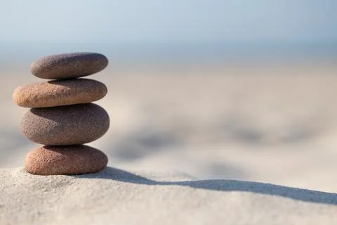Stacked Pebbles on Sandy Beach Foto stock