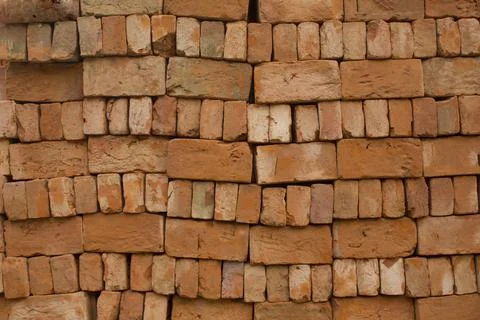 Stacked red bricks with rough roughness Foto stock