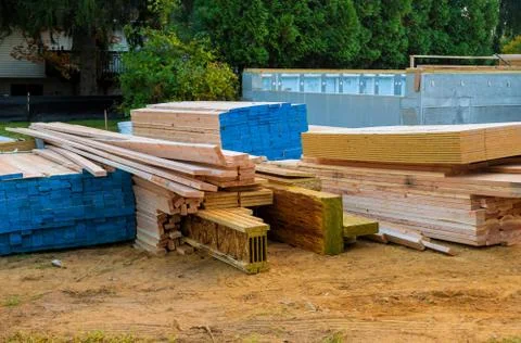 Stacked wooden building materials a stack of boards wood frame and beam const Fotos de archivo