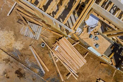 Stacked wooden building materials a stack of boards wood frame and beam const Fotos de archivo