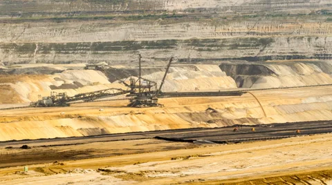 Stacker in a lignite mine time lapse Видео 68904680