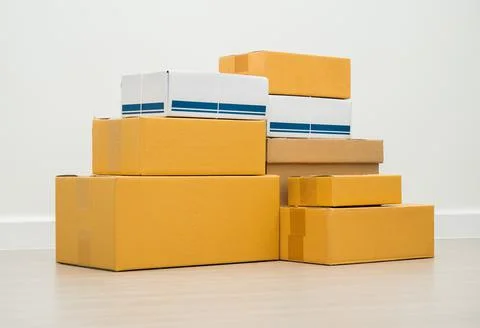 Stacking of box parcel cardboard mock up on blank space white background. Foto stock