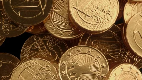 Stacking gold coins with increase on the beautiful bokeh and gold bar Stock-Footage 334029271
