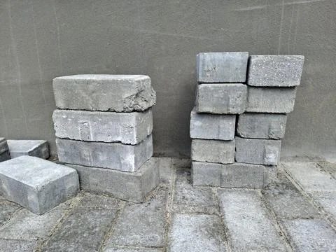 Stacking grey slabs at the construction area Stockfoto's