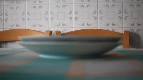 Stacking plates on top of one another Stock Footage 324682113