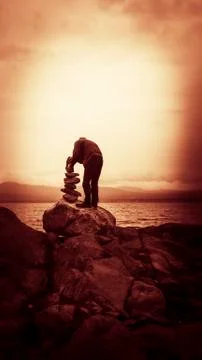 Stacking rocks at sunset Foto stock