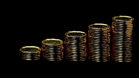 Stacks of pure gold bar on dark background. Represent business and finance Vídeos de archivo 334028954