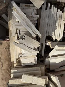 Stacks of rectangular stone tiles in assorted sizes arranged neatly outdoor.. Fotos Stock