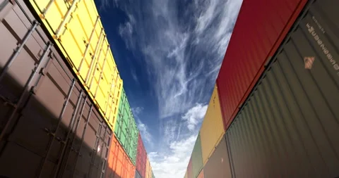 Stacks of shipping containers under afternoon cloudscape seamless loop Vidéo 111573604