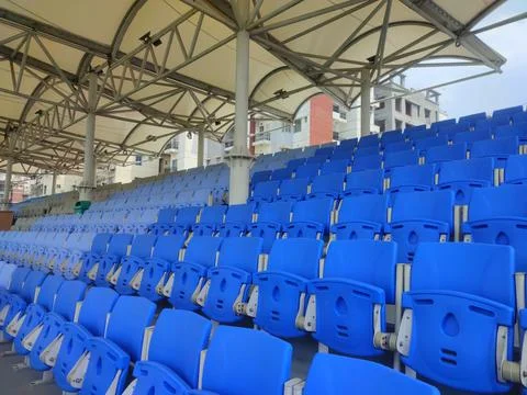 Stadium chair pattern.Blue chair pattern.Empty bright blue stadium seats.A ro Foto stock