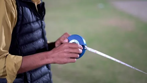 Stadium crew uses measuring tape on the field before the cricket match. Vídeos de archivo 308606382