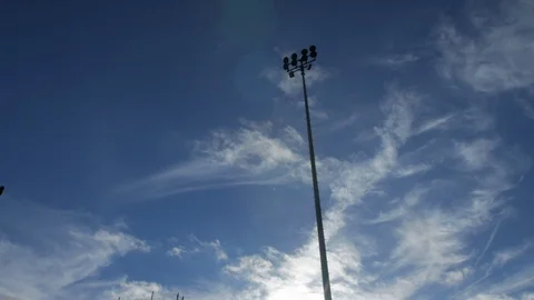 Stadium light far tilt down to bleachers.mov 스톡 동영상 95763171