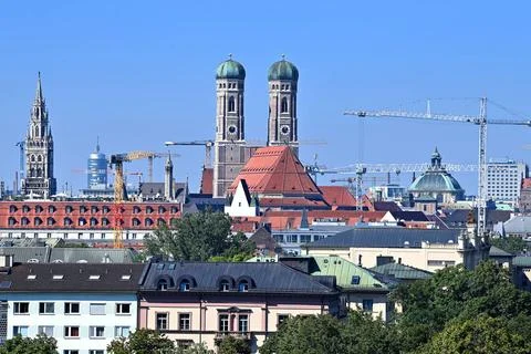  Stadt Muenchen,Blick auf die Frauenkirche.Der Dom zu Unserer Lieben Frau,... Stock Photos