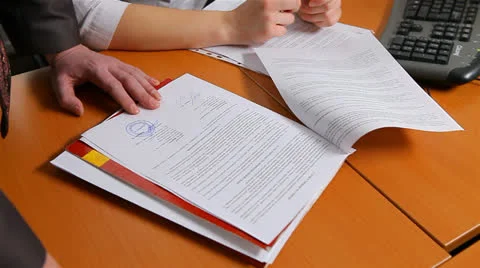 Staff to discuss the contract Vidéo 24153128