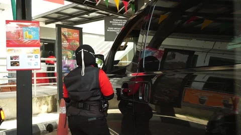 Staff taking order on drive thru 스톡 동영상 163262489