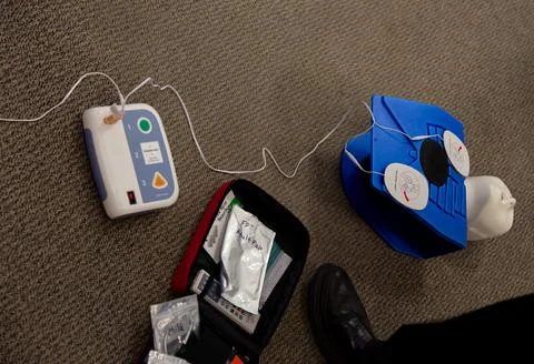 Staff training for CPR first aid with the AED. Stock-Fotos