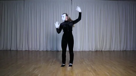 On stage, the focus is on a masked pantomime actress. Stock-Footage 313437213