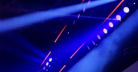 Stage lantern in dark room. Live music concert. Vídeo Stock 121659737