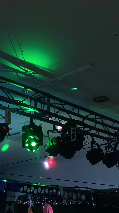Stage lighting equipment, panning shot from left to right Vídeos de archivo 336135807