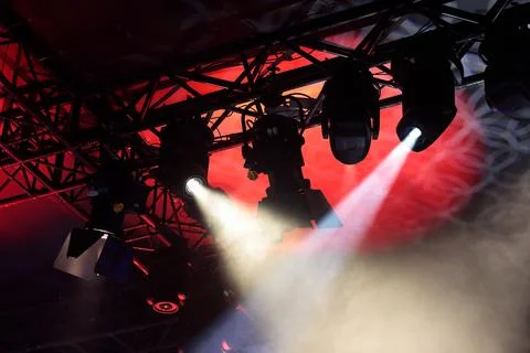 Stage lighting truss with multiple spotlights Foto stock