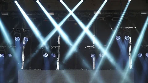 Stage lights are turned on during the concert blinking and shining. Video stock 99496761