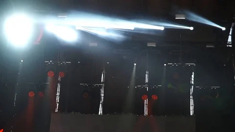 Stage lights are turned on during the concert blinking and shining. Video stock 99496804