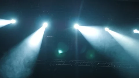 Stage lights shining at studio. Vídeo Stock 108176230
