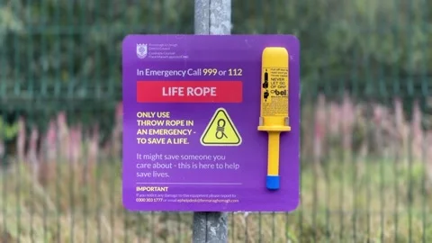 Staged river rescue to demonstrate the importance of life ropes Video stock 316423069