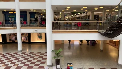 Staircase and Upper Level, Whitgift Centre, Croydon, 4K Stockbeeldmateriaal 171408909